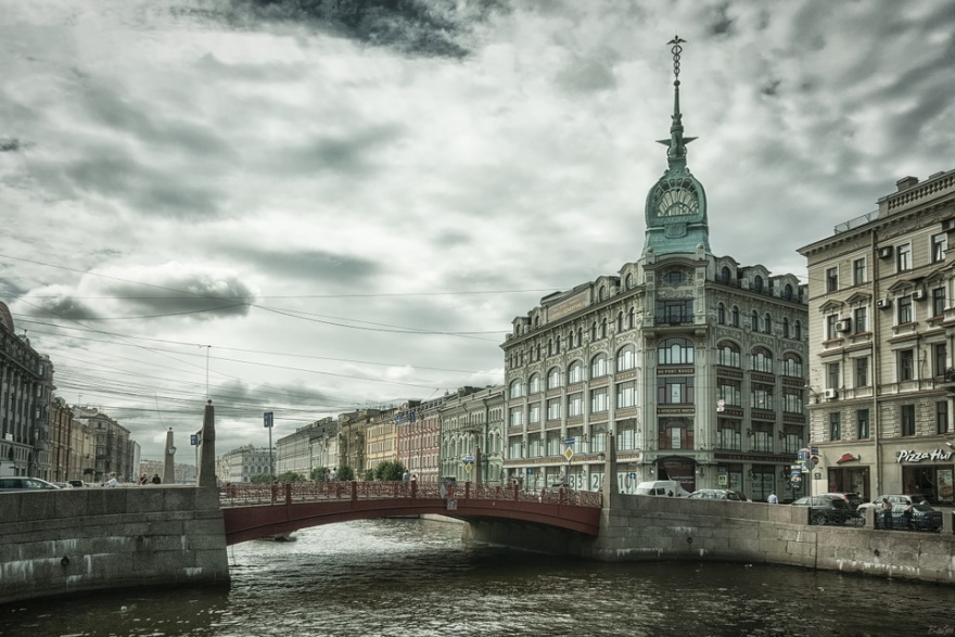 Открытие эрмитажного магазина в Санкт-Петербурге В универмаге Au Pont Rouge открылся эрмитажный магазин
