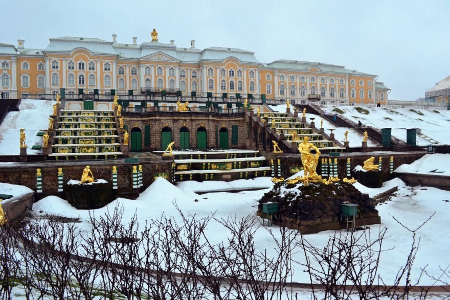 В Петергофе отменили плату за вход в Нижний парк В Петергофе отменили плату за вход в Нижний парк